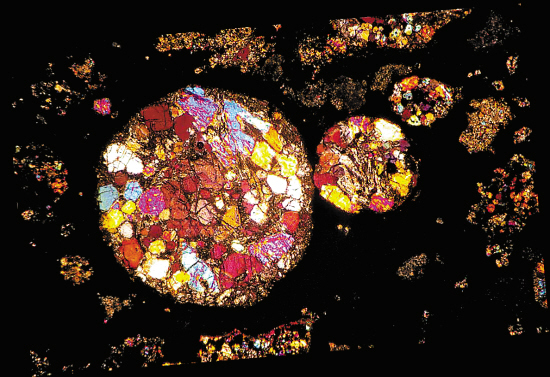 陨石内部就像万花筒