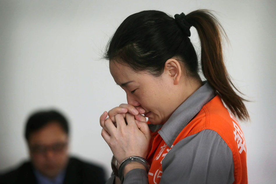 "小三"争名分欲撞车自杀