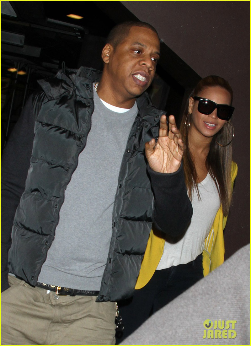 高清碧昂斯身材丰腴观战nba与老公jayz场下亲密互动