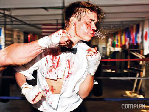 贾斯汀99比伯摆脱奶油造型拍摄拳击时尚照片血腥又性感