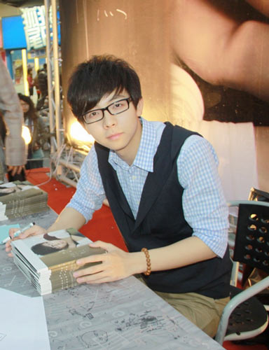 胡夏台南签售内地粉丝捧场上海虾米购碟百张