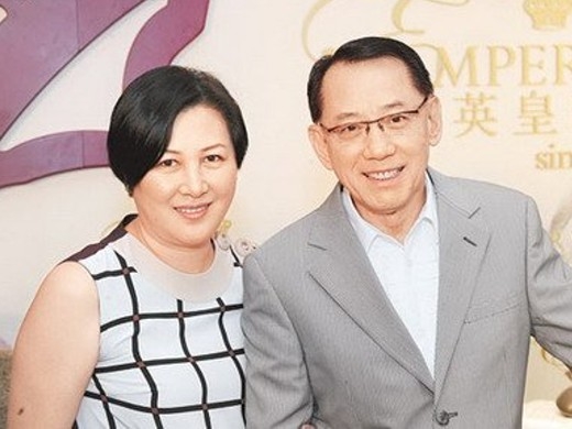 英皇老板杨受成出自传自爆曾偷情被抓奸