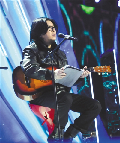 高晓松很喜欢在大学草地上给楼上的女生唱歌