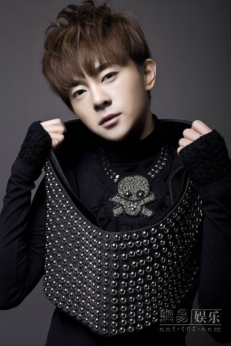 近日,张皓然赴韩国密会新东家starshipentertainment,是为师姐sisters