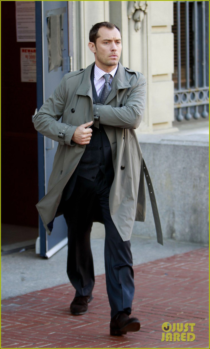 高清电影苦果片场裘德洛风衣绅士扮相登场