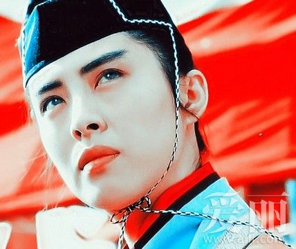 《东方不败》里面的男装造型,里面,她扮演的是假的东方不败,王祖贤的"