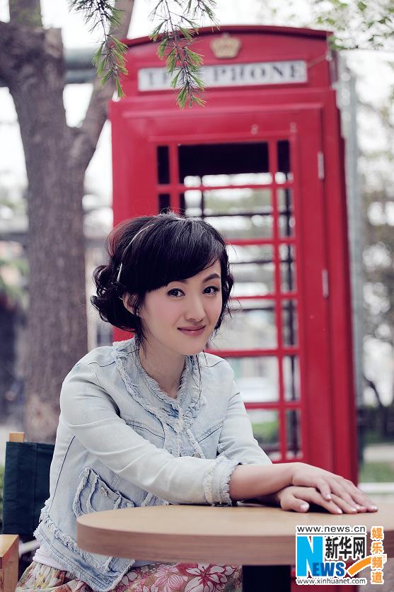 衣珊户外春意写真曝光柔媚娴雅气质迷人多图