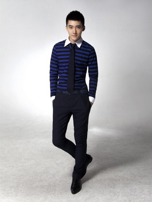 琼男郎路宏时尚写真率性驾驭彰显冷峻儒雅