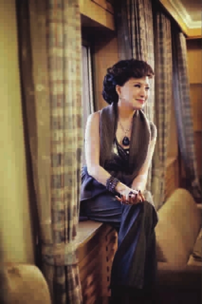 唱响全国,随后郑绪岚的名字随着《牧羊曲》《大海啊故乡》《飞吧鸽子