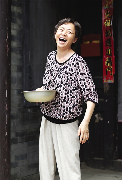 宋丹丹迷上演老太