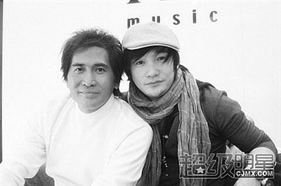 黄勇被爆真实身份是专业歌手,而且是著名艺人齐秦旗下签约艺人.