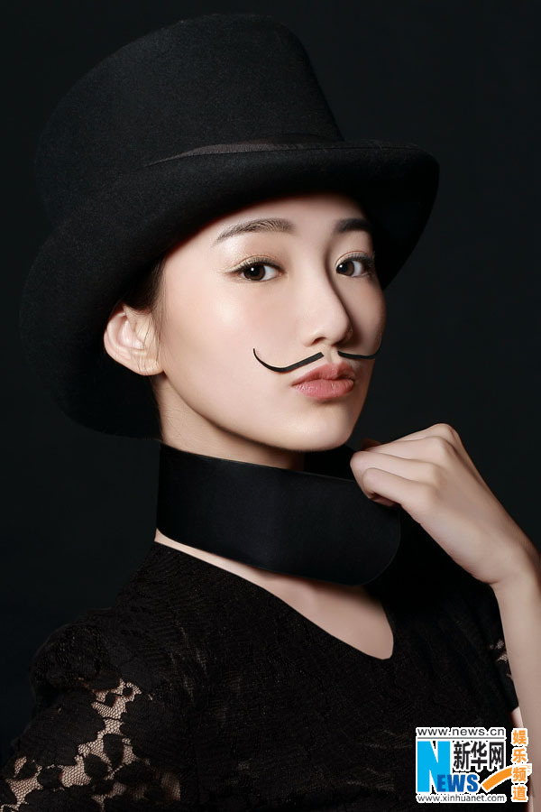 毛晓彤最新写真化身小魔术师女扮男装灵气十足