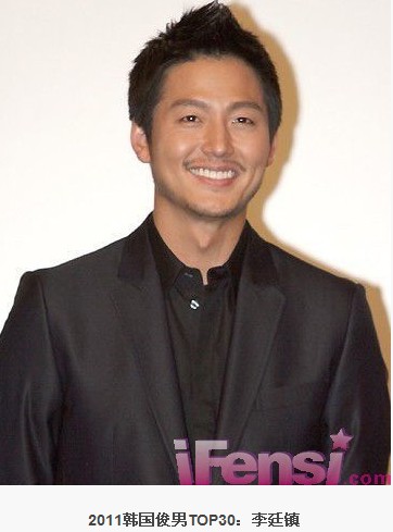 在2009年下旬出演韩国电视剧《原来是美男啊》,因此而备受关注.