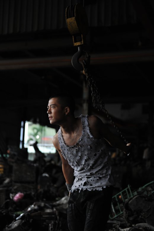 王栎鑫首开个唱 vee live下周"暴走"上演