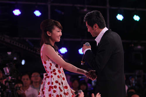 陈一鸣与杨瑞晴甜蜜牵手刘佳妮成功牵手吴铮真成功牵手江苏卫视《非诚