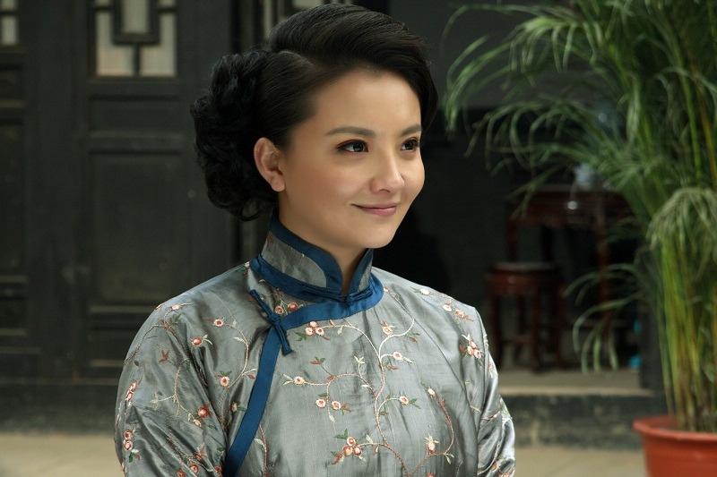 相较于老版电影,新版《三进山城》新增了若干人物,其中包括宁静饰演的