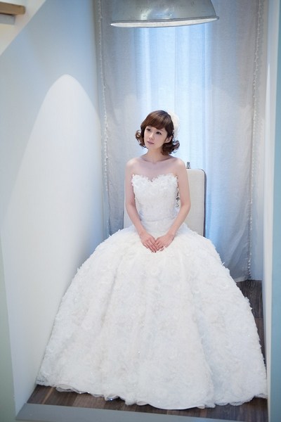 张娜拉为杂志拍摄大片 变身纯白"婚纱女神"