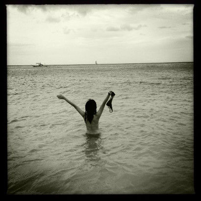 陈意涵疯狂事倒数30岁编辫刺青裸泳