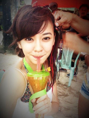 陈意涵疯狂事倒数30岁编辫刺青裸泳