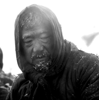 老东家(张国立饰):老东家是河南延津的一个地主,但一场旱灾让他成为了