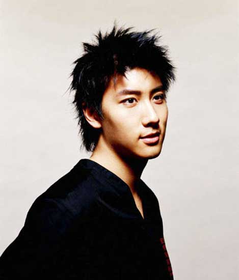 陈慧琳胞弟陈司翰全皮装亮相中国皮具时尚盛典