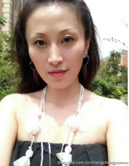 组图:杨子漂亮老婆私房照 皮肤白皙美过黄圣依