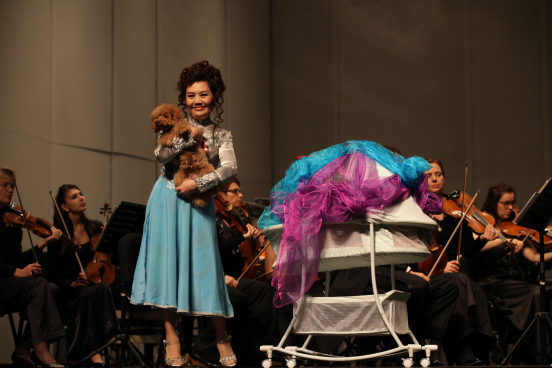 新凤霞之女吴霜与德国广播交响乐团全球首演图