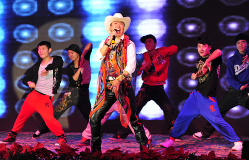 春雷巡演献唱《八千八》 称延续中国唱法