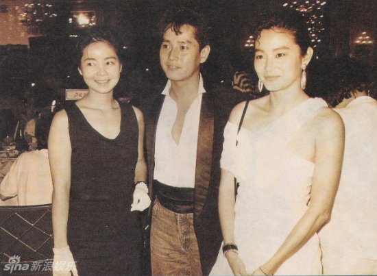 邓丽君60冥寿蜡像换装 曝邓丽君与明星合影(图)