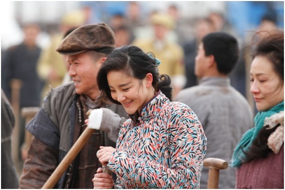 北上海1950热拍刘雨欣村姑妆演绎别样性感