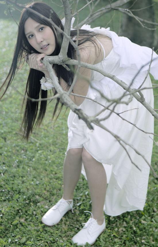 气质美女叶颖初试啼声战歌坛 高学历才华洋溢_音乐频道_凤凰网