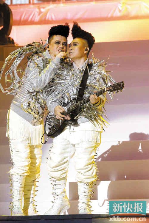 黄耀明刘以达28年再聚首妖冶而炫丽造型大饱眼福