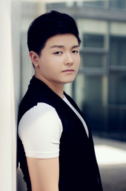 帅霖拍摄新专辑写真新歌将以致青春为主题图