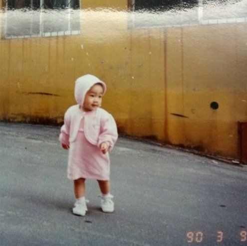 少女时代泰妍幼年照公开 与成熟现照成对比